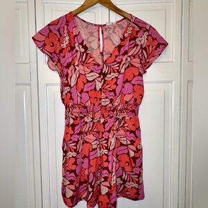 NWOT GAP SHORT ROMPER V Neck, Elastic Waist Ruffle Sleeves and Keyhole Back
